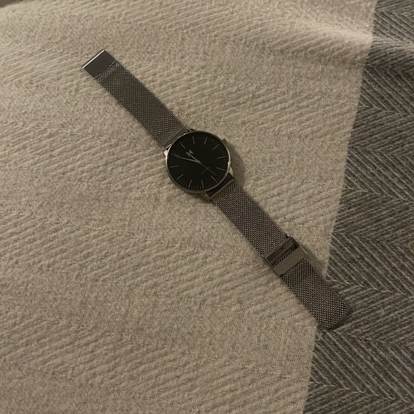 MVMT WATCH only worn a handful of times - Picture 4 of 4